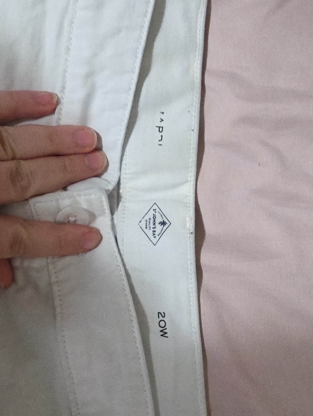 St. John's Bay White Capris